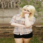 Carly Meadows - @voruxoxu - Instagram