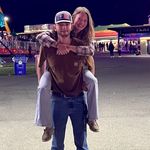 Carly - @carolyne_comstock - Instagram