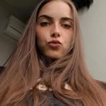 Caroline Alvares - @caroliisalvares - Instagram