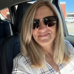 Carolyn Applegate - @momtokelkat - Instagram