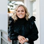 Caroline Beard - @achristmascarolz - Instagram