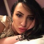Vikki - @caroline_gantous - Instagram