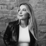 Caroline Hebert - @skn.by.caroline - Instagram