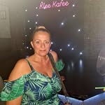 Caroline Hinton - @cholmes1984 - Instagram