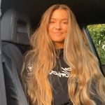 🌞 𝖢𝖺𝗋𝗈𝗅𝗂𝗇𝖾 - @_carolinelarson - Instagram