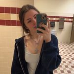 caroline larson - @cmlarson1020 - Instagram