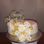 Caroline Low - @cakesbycazaline - Instagram