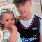 Caroline Wallace - @cazwally - Instagram