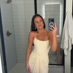 @carolyncobos - Instagram