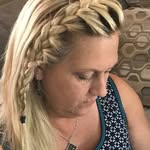 Carolyn David - @pomhockeymom - Instagram