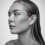 Carrie - @carriethebeachyogi - Instagram