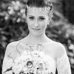 Carrie Hooks - @chooks_closet - Instagram