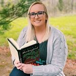 Carrie Strunk | Bookstagrammer📚 - @carrie_the_bookworm - Instagram