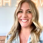Carrie Thomas - @carrietheclosingbelle - Instagram