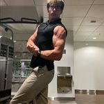 Carson Morris - @longnecklifts - Instagram