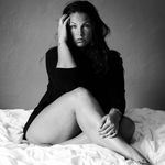 Casey Frank - @thebrunettewanders - Instagram