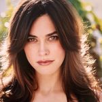Author Cassandra Robbins - @cassandrafayerobbins - Instagram