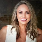 Christine Cassidy Costello - @luxurylalistings - Instagram