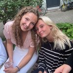 Cathy & Rose i et havfrueeventyr 🧜🏼‍♀️🌺 - @quietocean_queens - Instagram