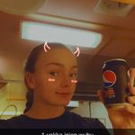 Celia Hoff - @santalucelia - Instagram
