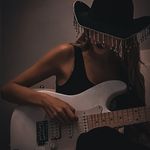 Che Pierce - @cheleeofficial - Instagram