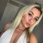 Chloe Bates - @chloebatesx - Instagram