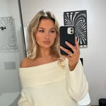 Chloe Bates - @cloxbates - Instagram