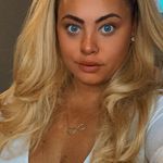 Chloe Burgess - @schloe124 - Instagram