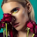 Chloë Holmes - @chloshow - Instagram