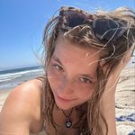 Chloe Neumann - @chloe.neum - Instagram