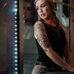 Chloe Noel Holley - @drinkslingingchloe - Instagram