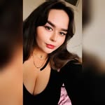 Chloe Sexton - @botanicalbeee - Instagram