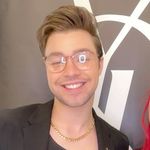Chris Gann - @chrisknowsbeauty - Instagram