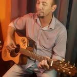 Chris Holstein | Violão Fácil 🎸 - @umlugardemusica - Instagram