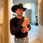 Chris Robles - @chris.robles.33 - Instagram