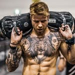 Chris Schumann - @schueandmanny - Instagram