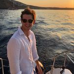 Christian Weeks - @weeksattheknees - Instagram