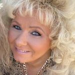 Christina Pfeifer Buck - @cbuck318 - Instagram