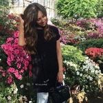 Christy Becker - @hollitabnewp1980 - Instagram