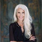Cindy Montgomery - @designingthesenses - Instagram