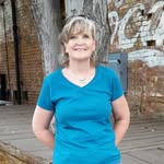 Cindy Roach - @ladybugsjewelry_beauty - Instagram