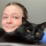 Claire Walter - @3dollatshirt - Instagram