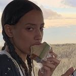 @claudine_barry77 - Instagram