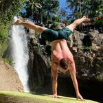 Conor Friedmann - @whereihandstand - Instagram