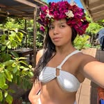 Constanza Castillo 🌺 - @__conicastillol - Instagram