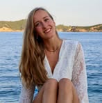 Crystal Mak - Facebook