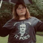 Crystal Poe - @poesreadingcorner - Instagram
