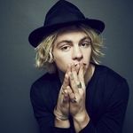 Daddy Ross - @daddyrosslynch - Instagram