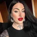 𝕯𝖆𝖎𝖘𝖞 𝕭𝖆𝖗𝖗 - @dovahdaisy - Instagram