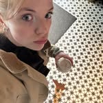 Daisy Larson - @daisythegreatest - Instagram